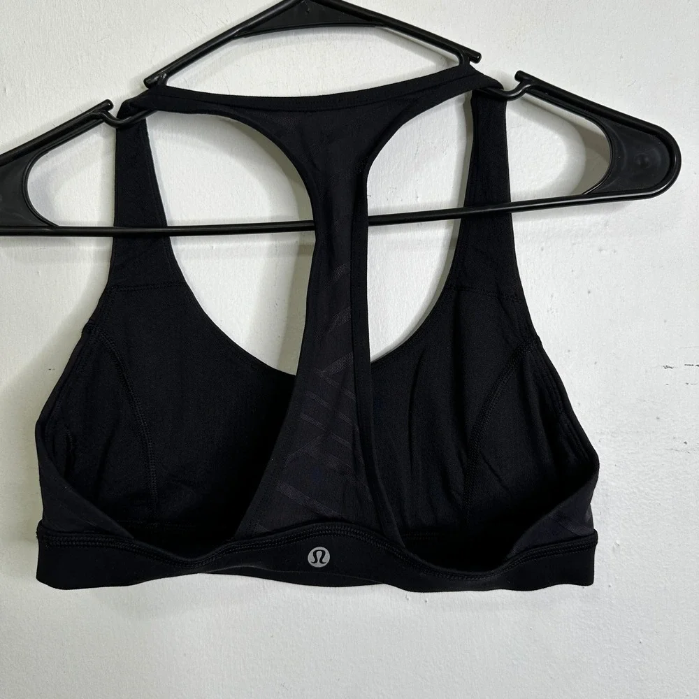 Lululemon Invigorate Sports Bra Black Tonal Stripe Racerback Activewear Size 6